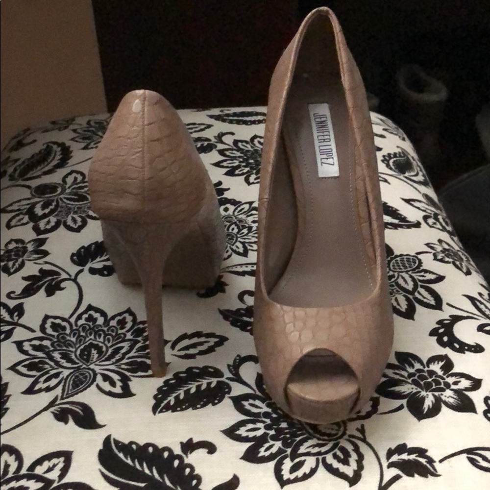 Jennifer Lopez peep toe heels brand new!